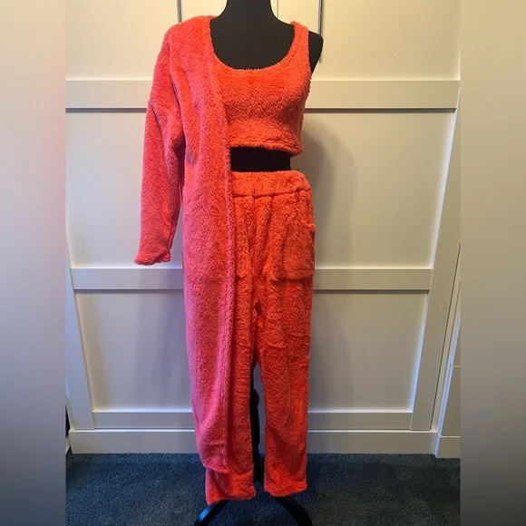 Fuzzy 3 Piece Loungewear Set Size S NWOT - Picture 2 of 7
